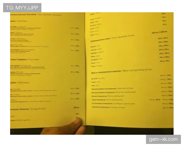 陈艺文窗边那杯咖啡价签一闪，我对自己的生活方式深深道歉